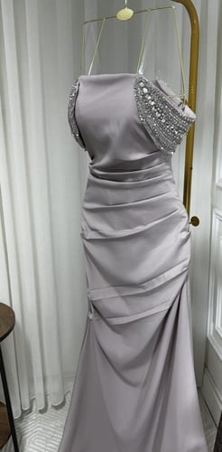 فستان رمادي تفته استرتش + تطريز يدوي كريستال