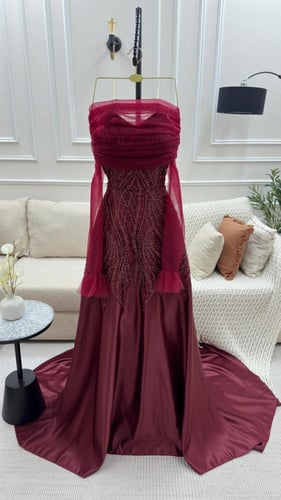 فستان سهرة عودي مطرز باكمام تل