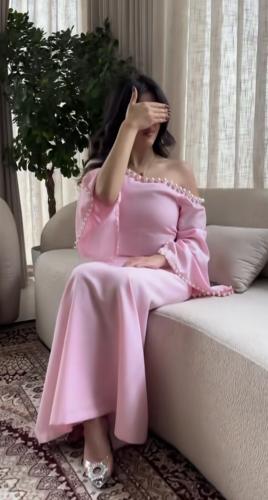 فستان ناعم مزين بالؤلؤ