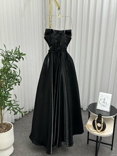 فستان سهرة بصدرية مطرزة بعدة الوان