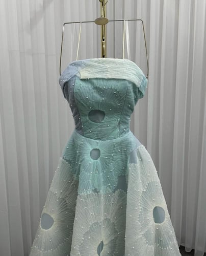 فستان سهرة جازار مموج وانيق