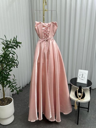 فستان سهرة بصدرية مطرزة بعدة الوان