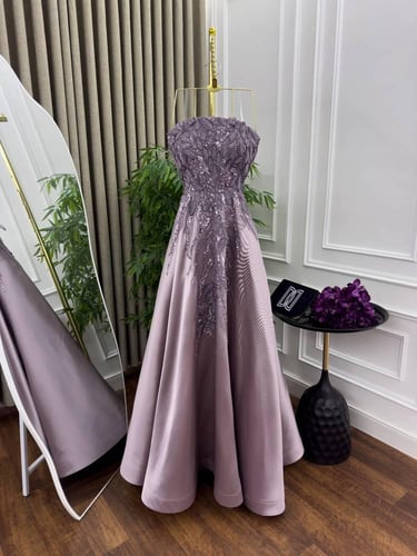 فستان سهره بتطريز في الصدر