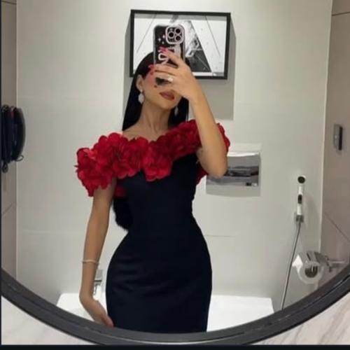 فستان تب مزين بالورد الاحمر