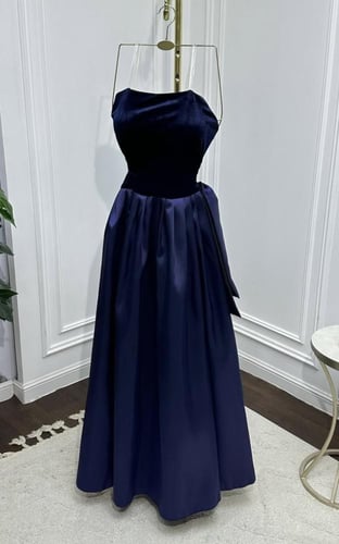 فستان بصدرية مخمل وميكادو دبل كلوش