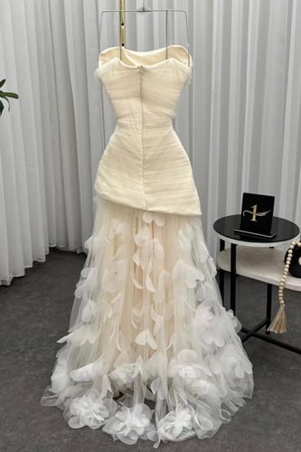 فستان سهره تل مُزين بالورد