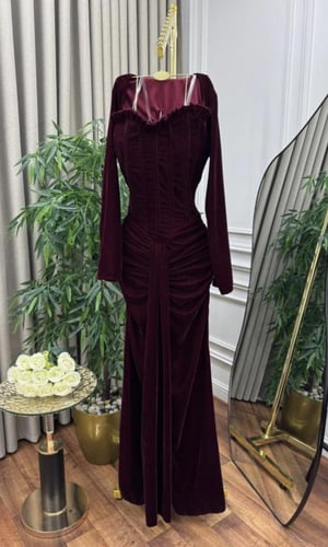 فستان سهره بتصميم كورسيه باللون العودي