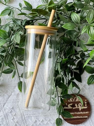 كوب زجاجي طويل