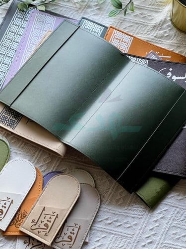 درزن كسوة مصحف جلد