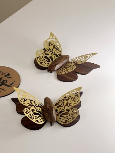 توزيعات الفراشة الذهبية