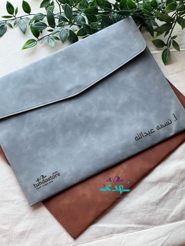 حقيبة جلد مع الحفر