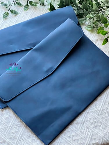 حقيبة جلد مع الحفر