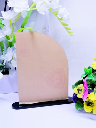 لوح اكريلك A5 شفاف نصف مقوس مع قاعدة