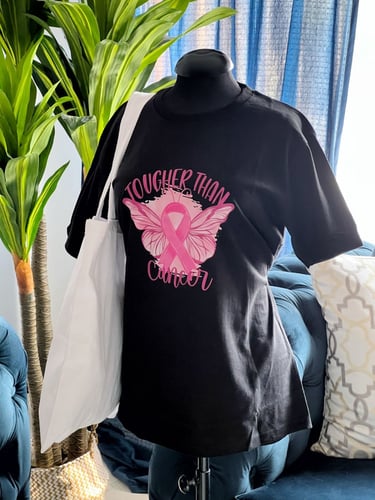 تيشيرت أسود بطباعة اكثر صرامة