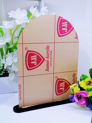 لوح اكريلك A4 شفاف مقوس مع قاعدة