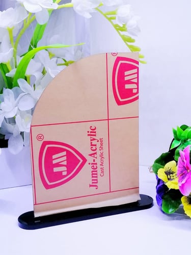 لوح اكريلك A5 شفاف نصف مقوس مع قاعدة