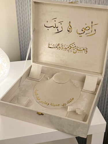 بوكس طقم ملكة (سادة/بكتابة)