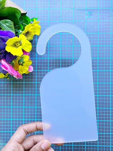 تعليقة باب اكريلك ثلجي ( 20•9 سم )