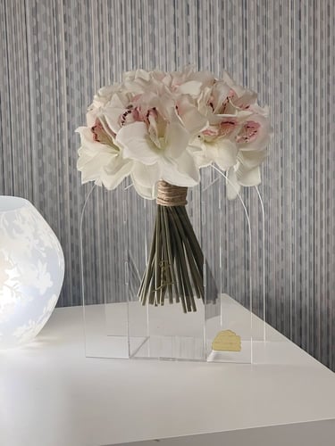 استاند مسكة عروس