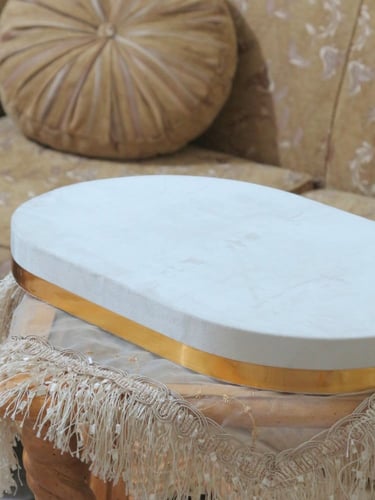 قاعدة تنسيق خشب مغلف مخمل سكري