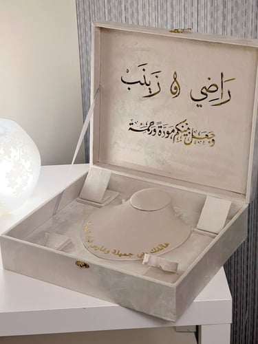 بوكس طقم ملكة (سادة/بكتابة)