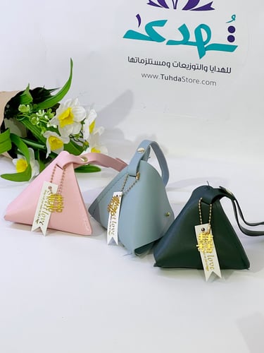 حقيبه جلد مثلت ( زيتي )