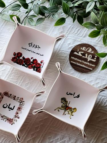 توزيعات صحن جلد بالطباعة