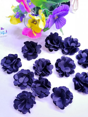 درزن ورد ساتان اسود