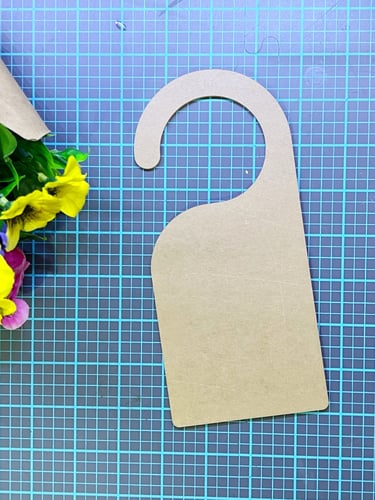 تعليقة باب اكريلك ثلجي ( 20•9 سم )