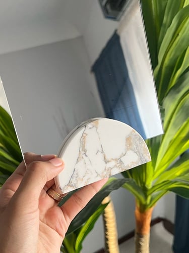 قاعدة رخام نص دائرة