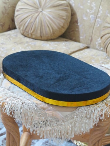 قاعدة تنسيق خشب مغلف مخمل اسود