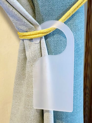 تعليقة باب اكريلك ثلجي ( 20•9 سم )