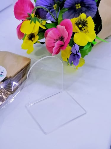 درزن اكريلك شفاف استاند مقوس