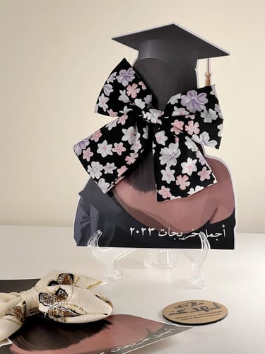 كرت مشبك شعر أجمل خريجات