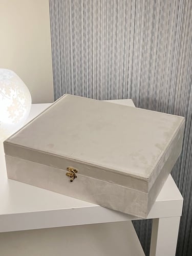 بوكس طقم ملكة (سادة/بكتابة)