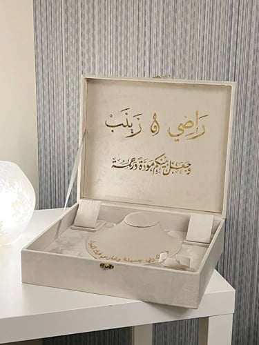 بوكس طقم ملكة (سادة/بكتابة)