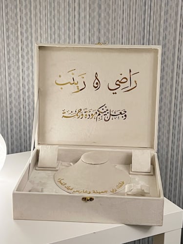 بوكس طقم ملكة (سادة/بكتابة)