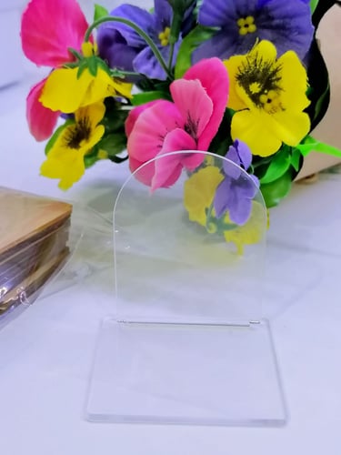 درزن اكريلك شفاف استاند مقوس