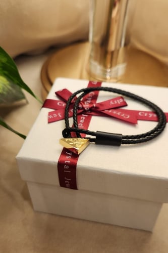 اسوارة برادا جلد