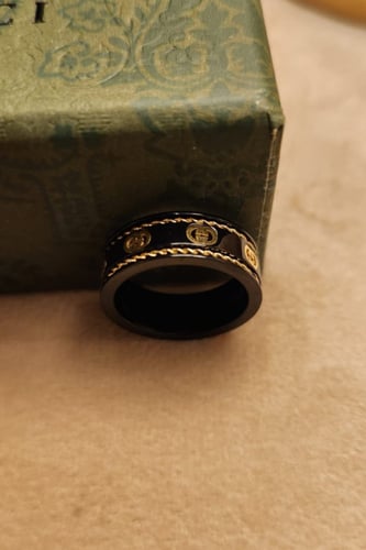 خاتم من ماركة قوتشي