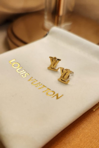 حلق من ماركة لويس فيتون