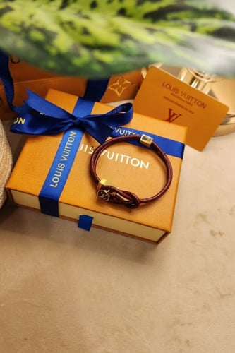 اساور لويس فيتون جلد