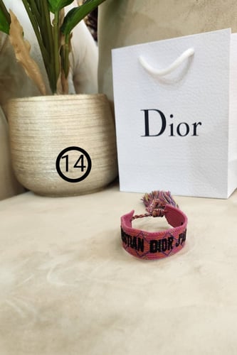 سوارة ماركة كريستيان ديور