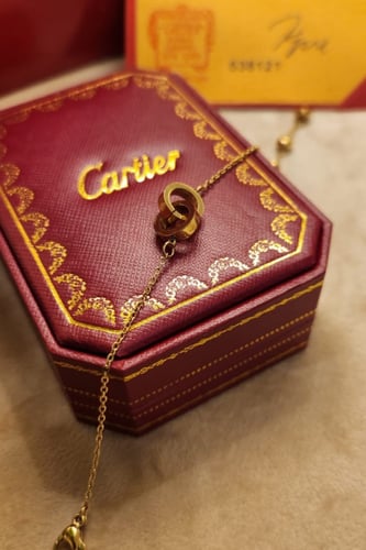 سوارة من ماركة كارتير