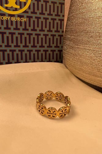خاتم من ماركة توري بورش
