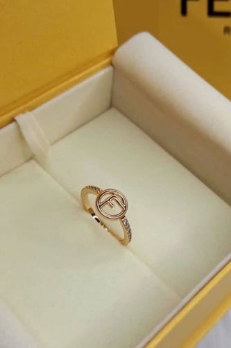 خاتم من ماركة فيندي الجديد