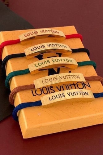 سوارة ماركة لويس فيتون