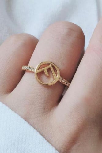 خاتم من ماركة فيندي الجديد