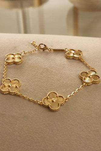 سوارة من ماركة فان كليف