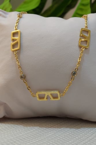 سلسال من ماركة فالنتينو